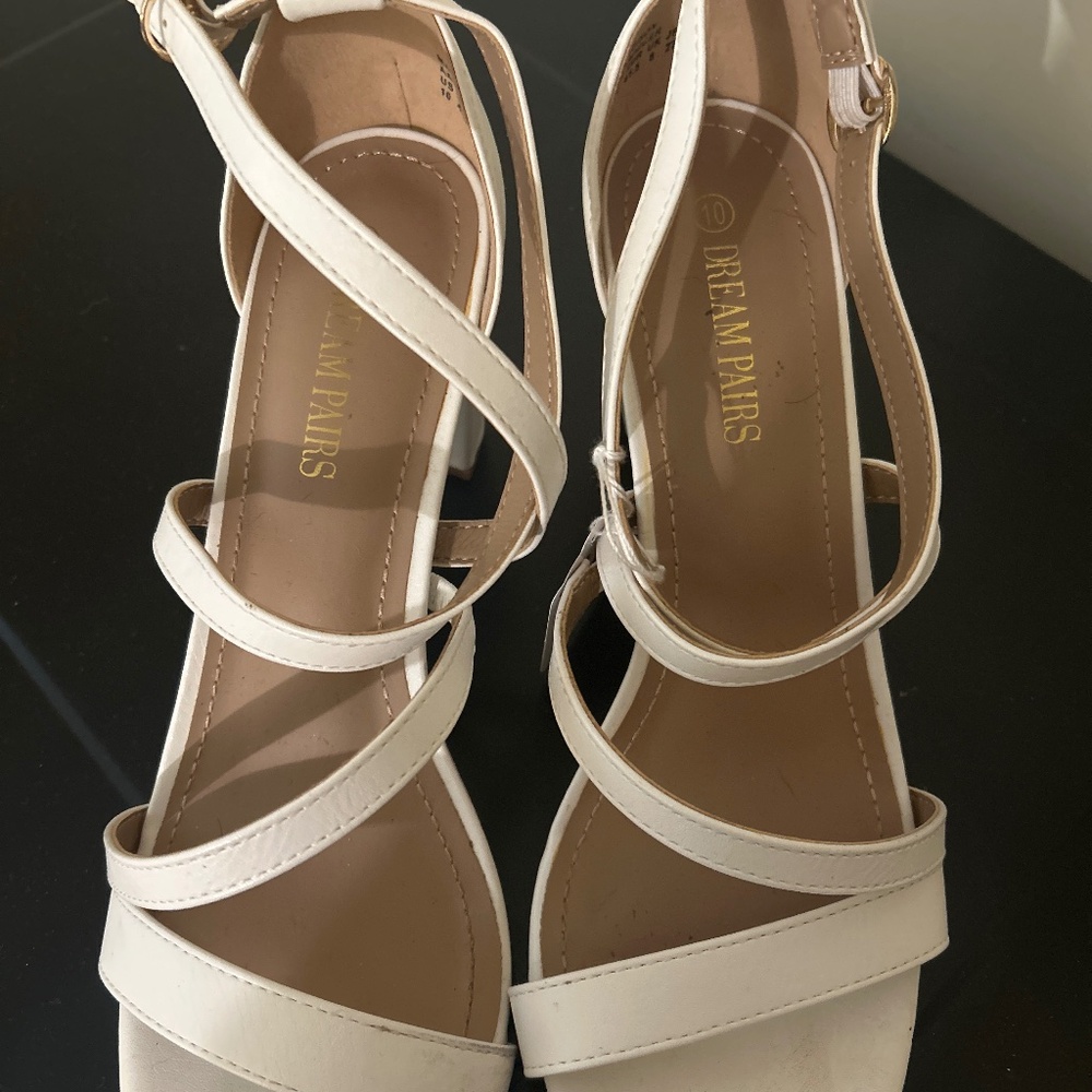69) Dream Pairs  2 inch sandals white strappy